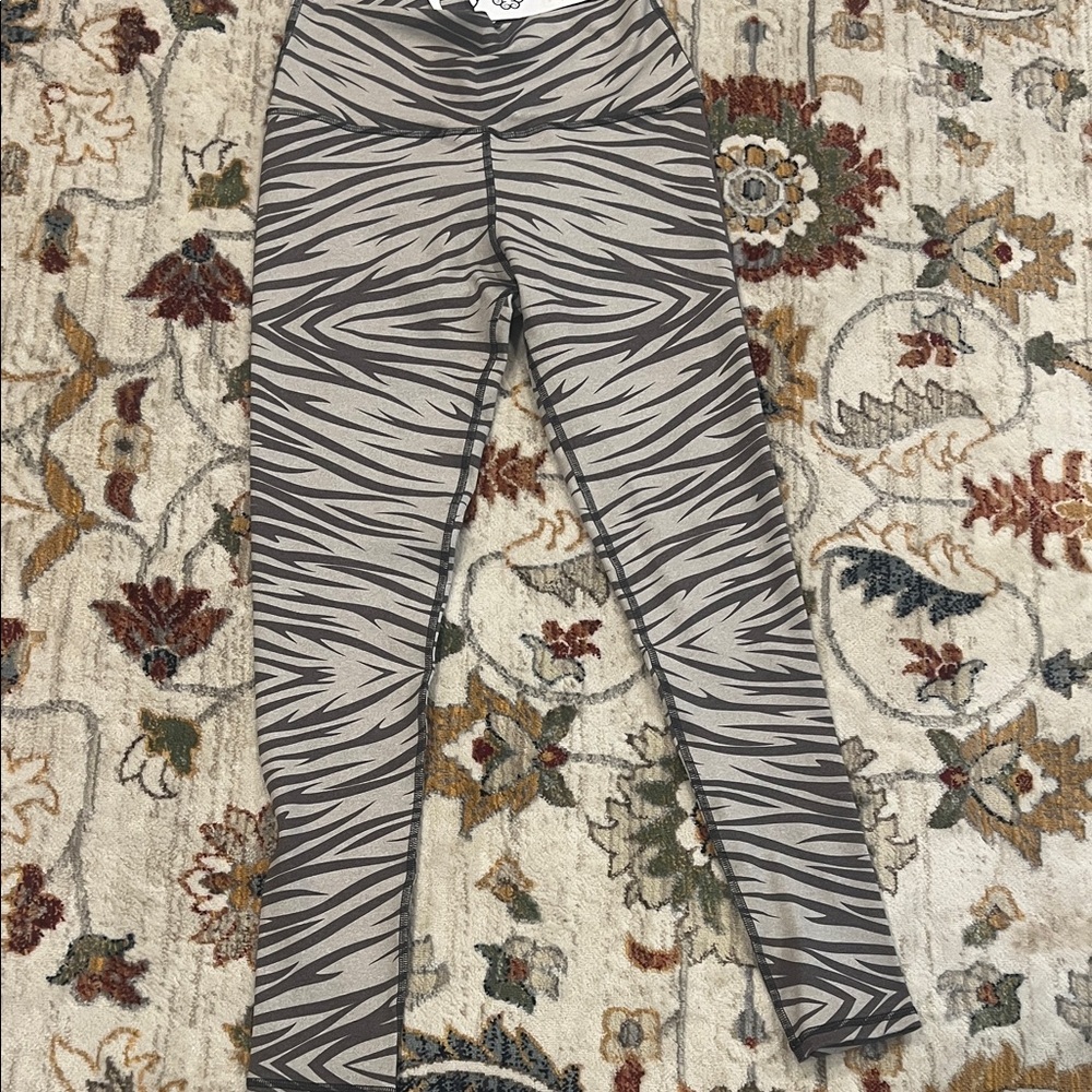 Chic Zebra Patterned Leggings